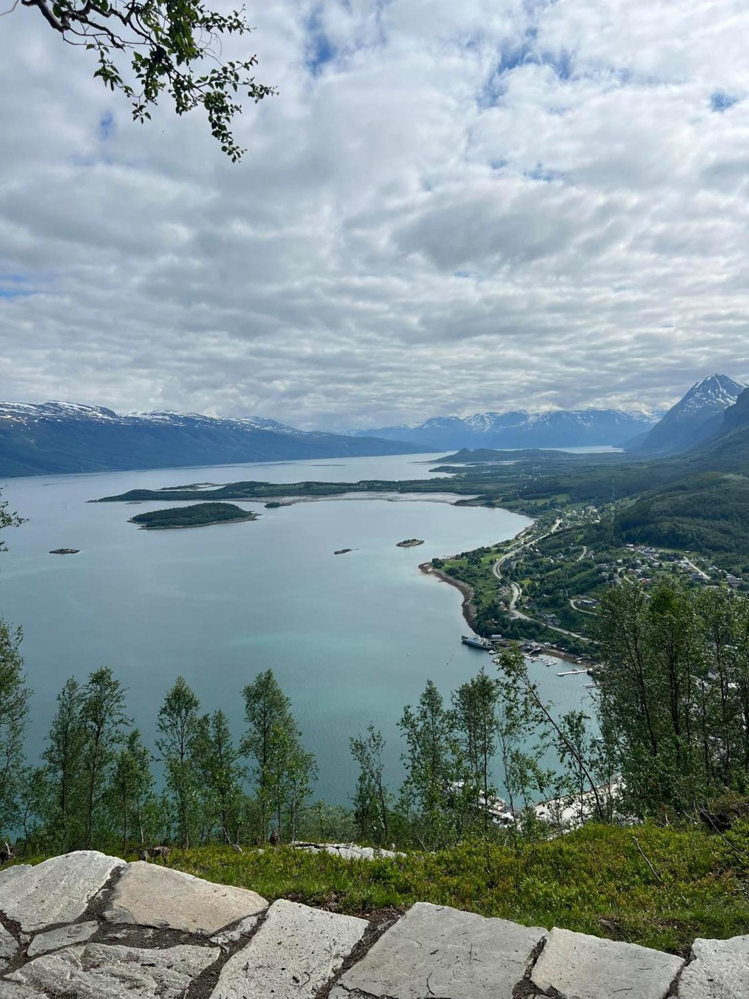 Lyngen Apartments Lyngseidet Экстерьер фото