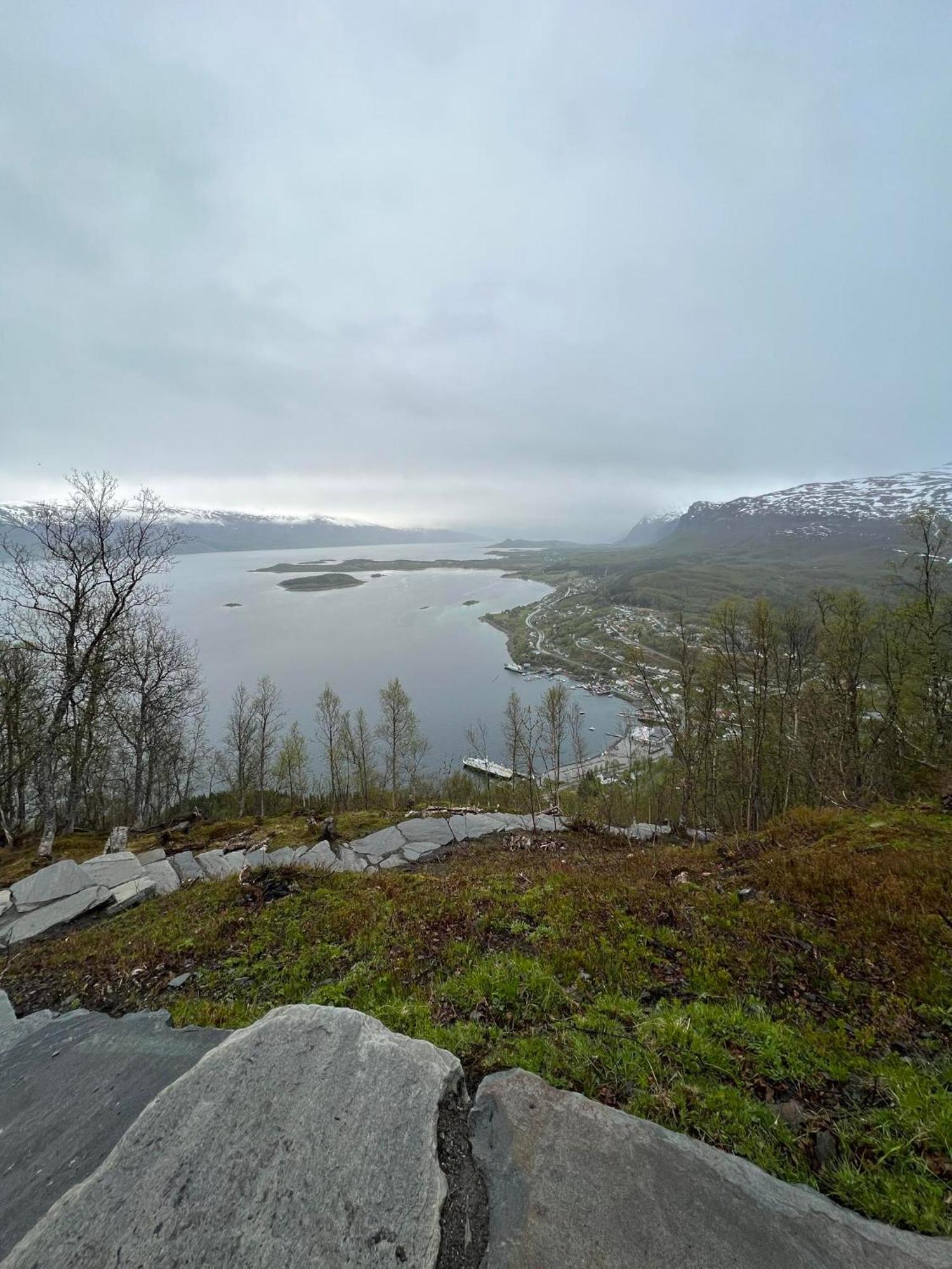 Lyngen Apartments Lyngseidet Экстерьер фото