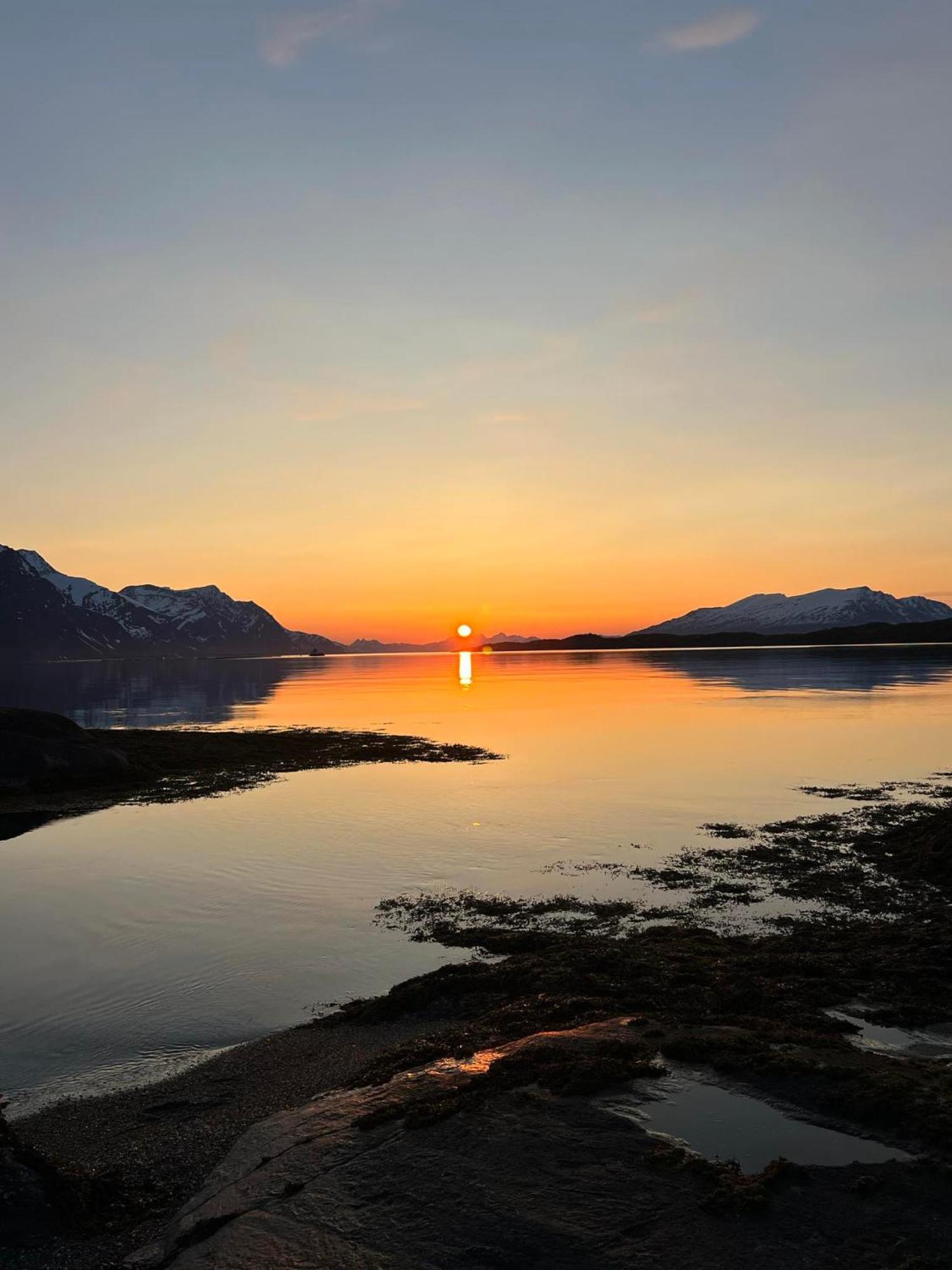Lyngen Apartments Lyngseidet Экстерьер фото