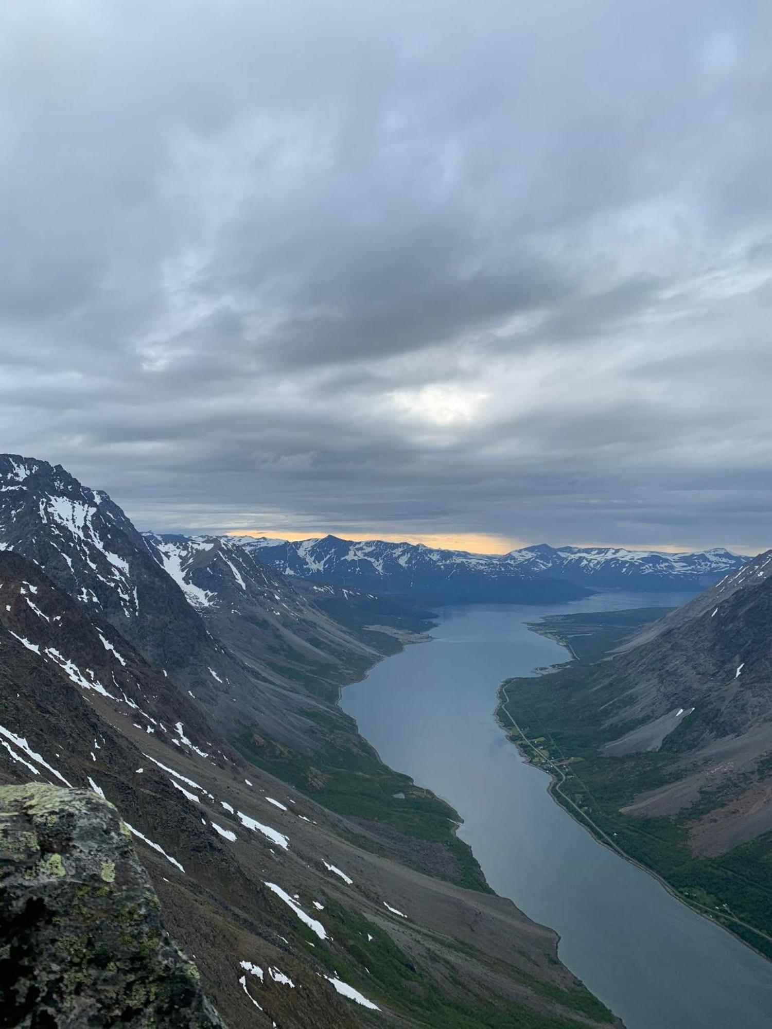 Lyngen Apartments Lyngseidet Экстерьер фото